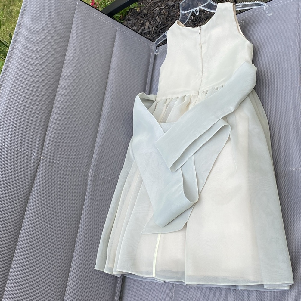 NWOT sz 6 special Occasion/ flower girl dress in sage green. Lined/tulle under - Picture 9 of 16